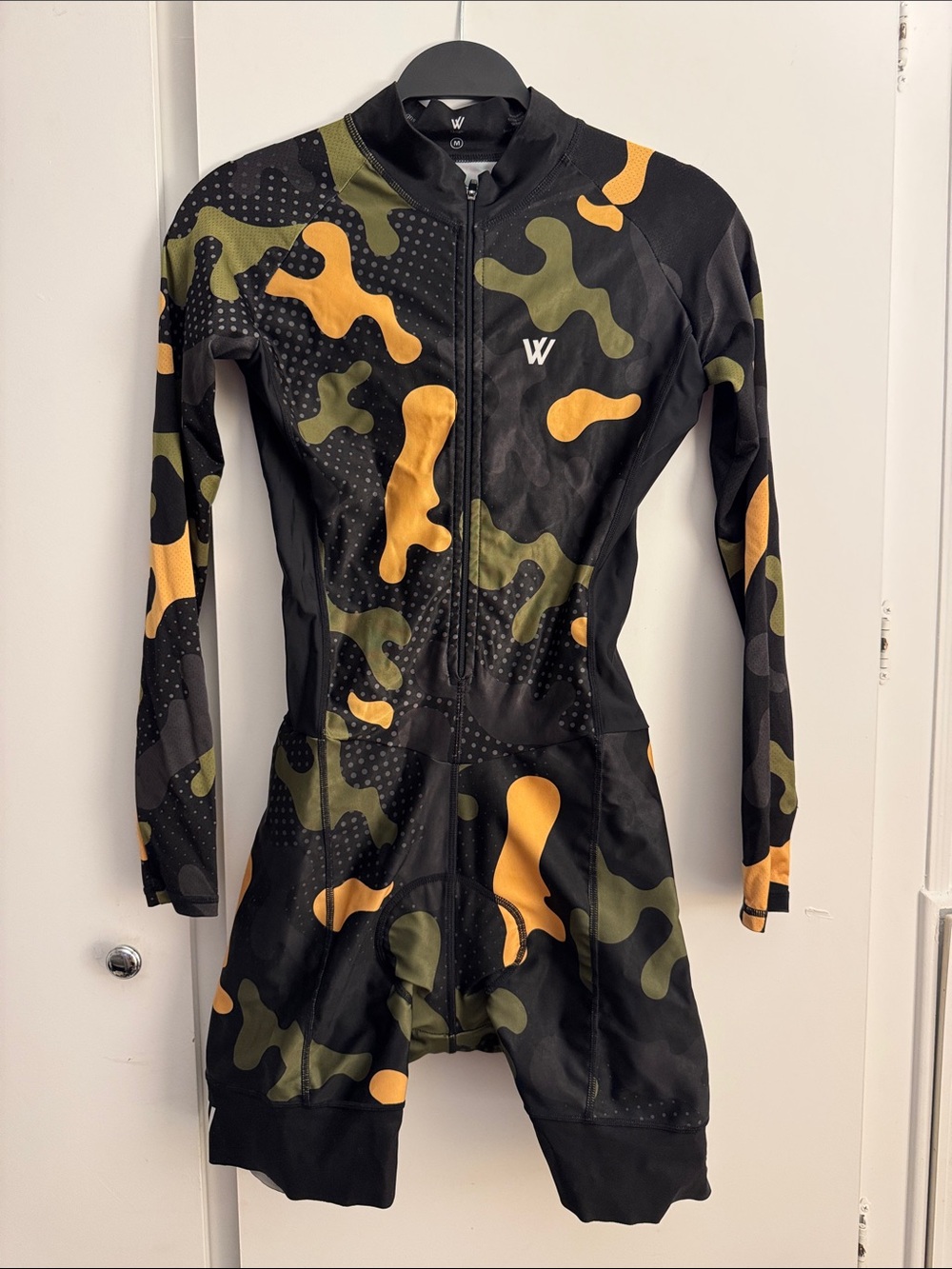 Woman’s cycling camo padded butt water bottle holder gripping shorts